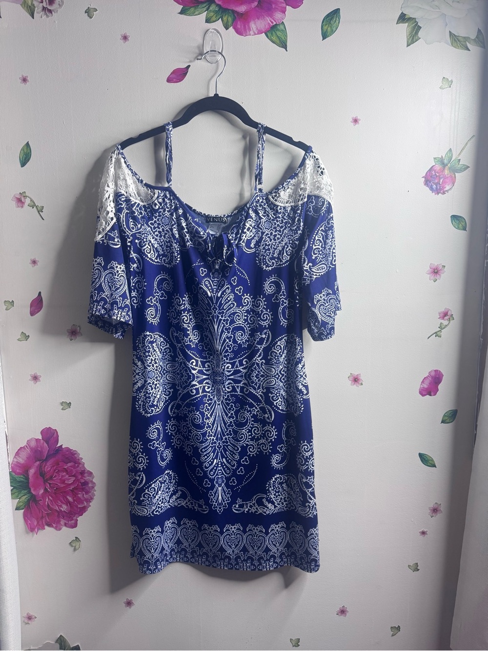 VENUS Blue and White Paisley One-Shoulder Dress